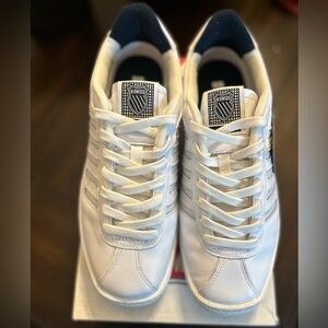 NEW!!!!! Women’s K-SWISS (Court Traymore).